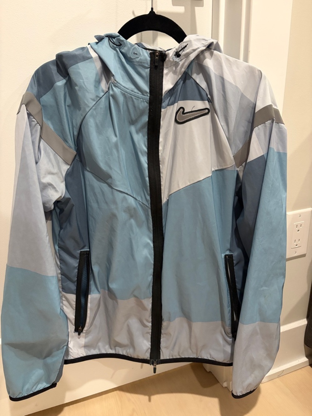 Nike Light Windbreaker Jacket